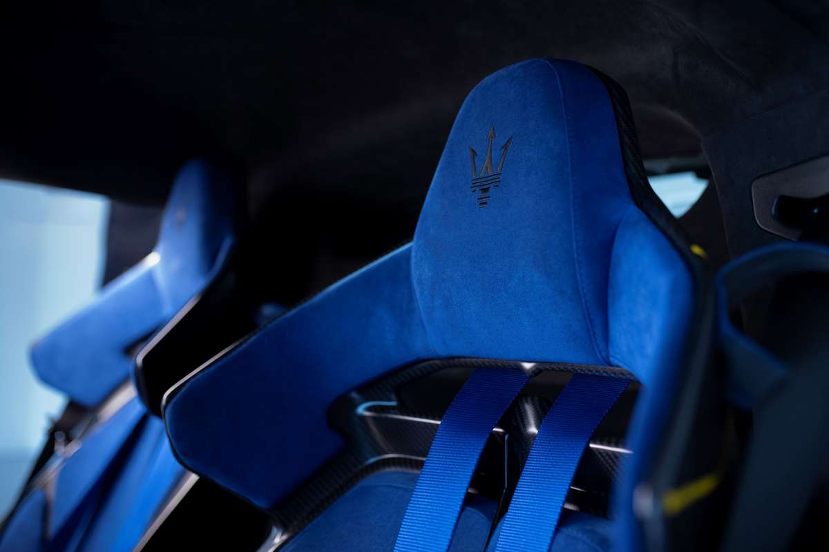 Maserati-GT2-Stradale-chairs
